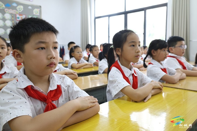 启航新学期 筑梦向未来｜松桃第二完小上好秋季“开学第一课”