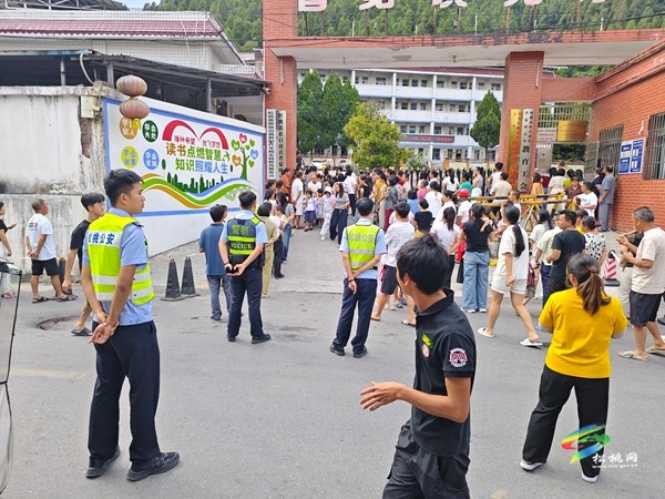 普觉镇：开展乡村护学行动 确保校园安全