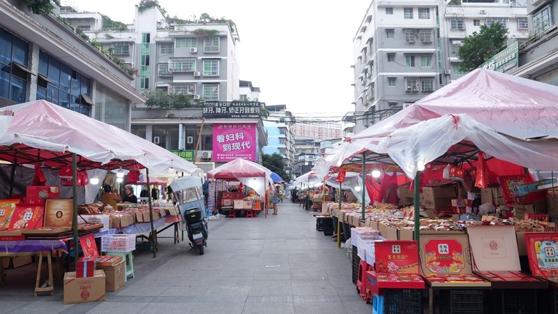 逛市场买月饼！松桃市民中秋选购忙