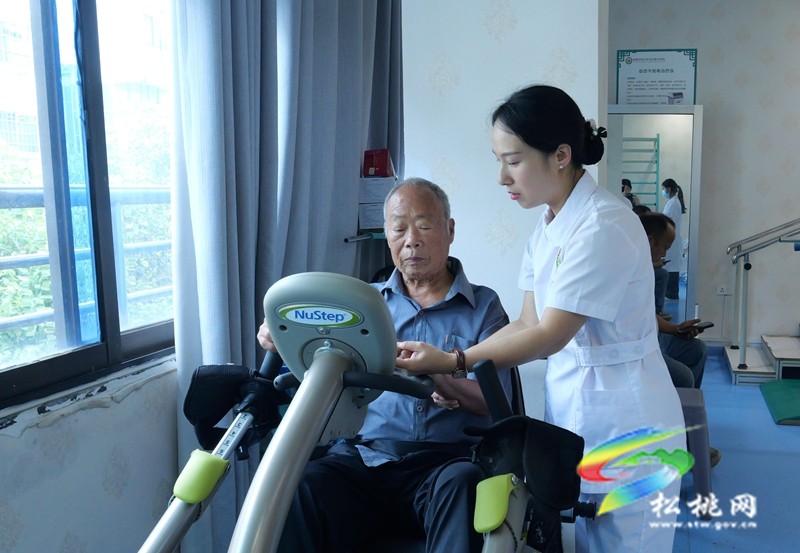 中秋坚守“医”线 守护群众健康